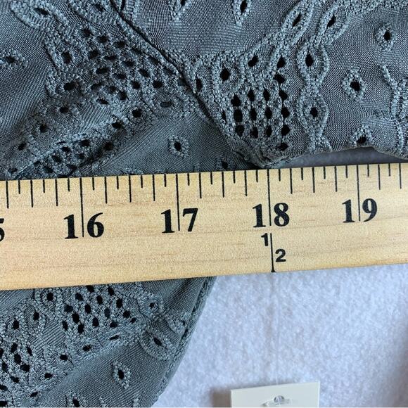 Urban Romantics Womens Milkmaid Crop Top Sz L Gray Coquette‎ Boho Eyelet Lace - Picture 9 of 13